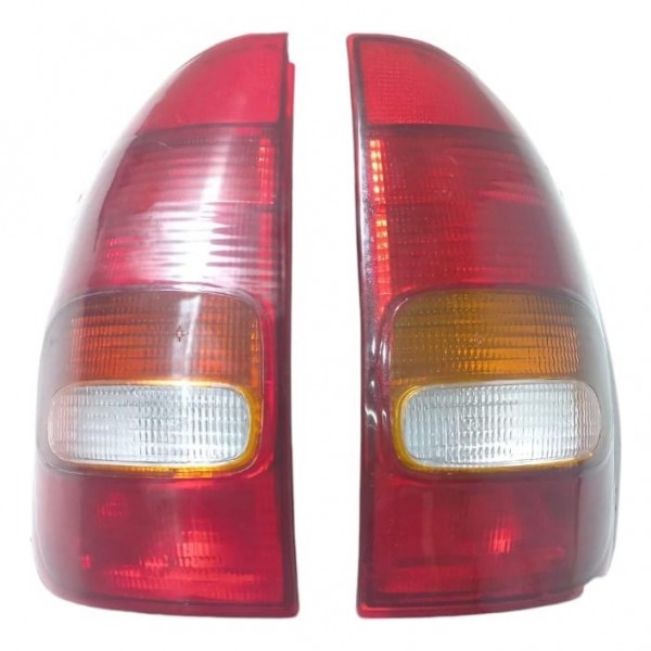 Par Lanterna Traseira Gm Corsa Hatch Universal 1996 A 2002 Ambos Lados