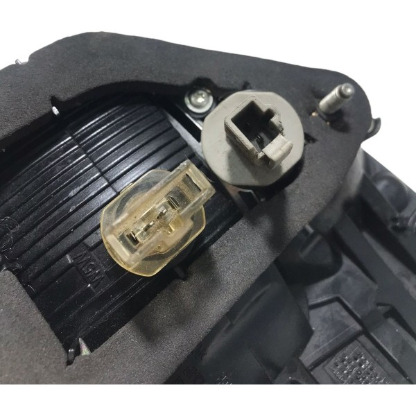 Lanterna Direita Tampa Vw Fox 2015 2016 2017 2018 2019 2020