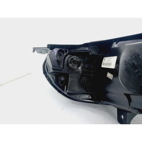 Farol Dianteiro Direito Fiat Strada 2023 Original Detalhes Ambos Lados