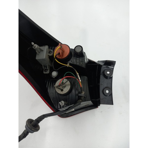 Lanterna Traseira Direita Hb20 Sedan Hy-1 2013 2014 15/2018 Direito/passageiro