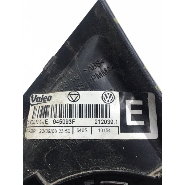 Lanterna Tampa Esquerda Volkswagen Golf Sportline Detalhe