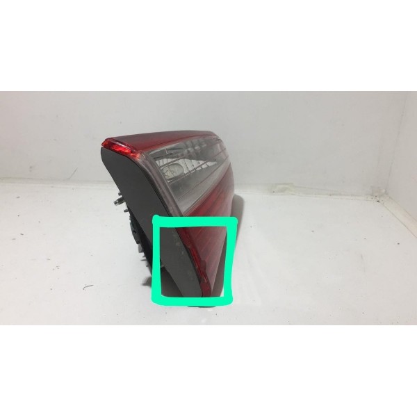 Lanterna Tampa Traseira Esquerda Hyundai Hb20 2013 Detalhe