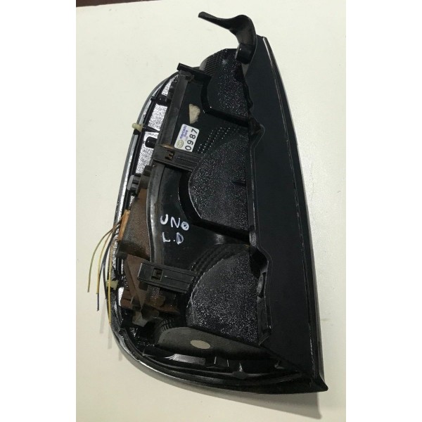 Lanterna Traseira Direita Uno Attractive 2015 2016 2017/2020 Direito/passageiro