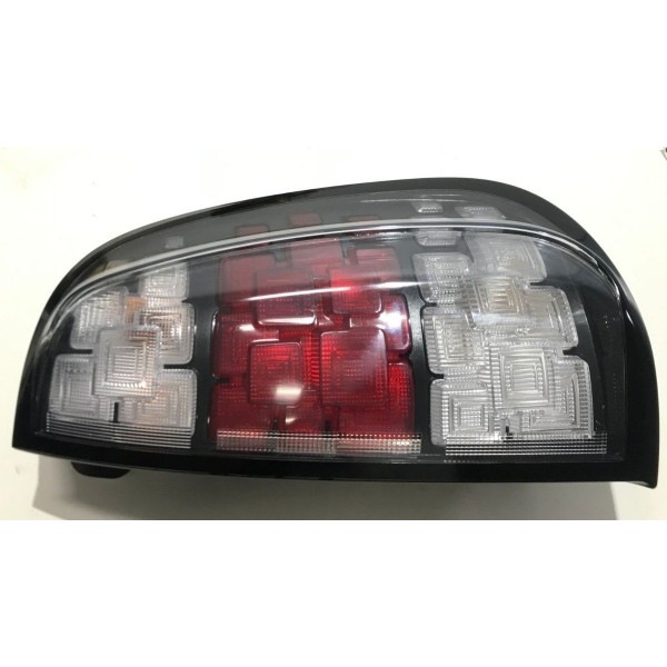 Lanterna Traseira Direita Uno Attractive 2015 2016 2017/2020 Direito/passageiro