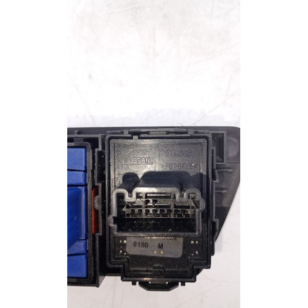 Botão Retrovisor Trava Tampa Traseira Kwid 2018 2019 20/2021