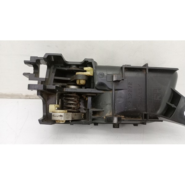 Maçaneta Interna L/direito Mitsubishi Tr4 08/18 Mr432272