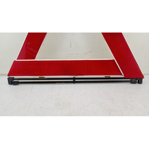 Triangulo Segurança Auto Carro Universal Base Em Ferro