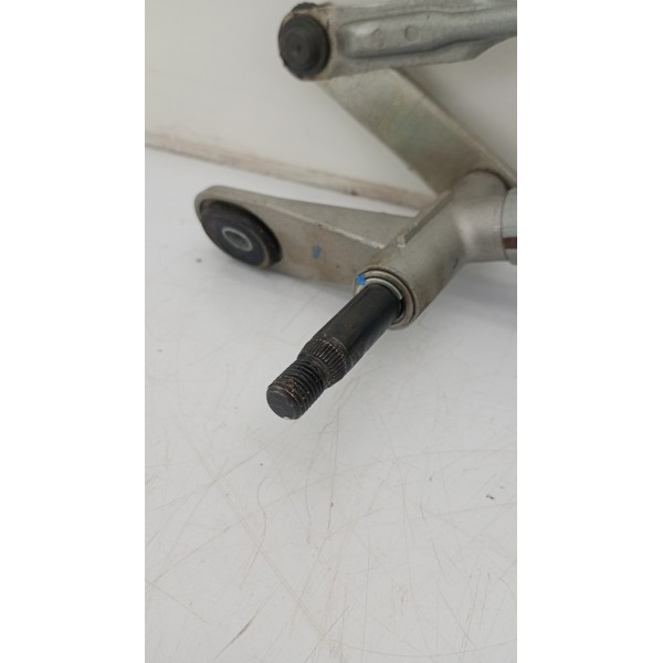 Galhada Com Motor Do Limpador De Parabrisa Onix 2020 A 2022