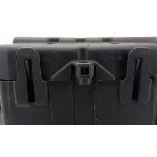 Suporte Caixa Bateria Auxiliar Mercedes Cla200 2015 A 2019