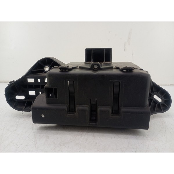 Suporte Caixa Bateria Auxiliar Mercedes Cla200 2015 A 2019