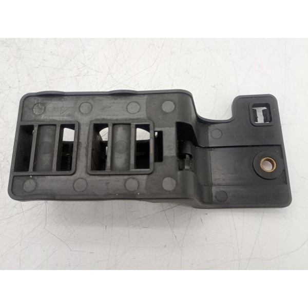 Moldura Suporte Mangueira Ar Quenta Mercedes A200 2015