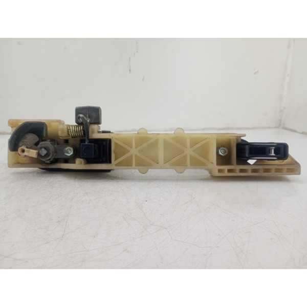 Maçaneta Externa Esquerda L200 08/12