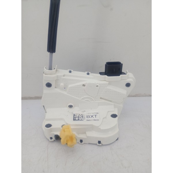 Fechadura Porta Traseira Esquerda Gm Tracker 20/24 26376709