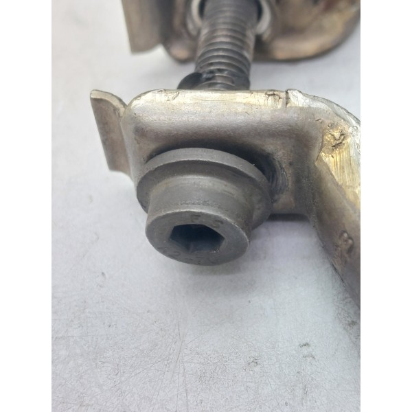 Abraçadeira Escape Vw Amarok V6 2018 A 2019