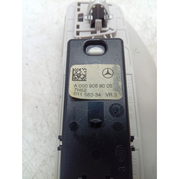 Lanterna Luz Cortesia Tras\dir Mercedes C180 2015 A 2019