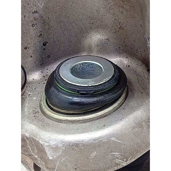 Montante/cubo Traseiro Direito Mercedes C180 2015 A 2019