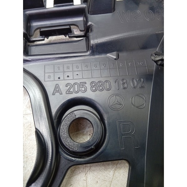 Guia Parachoque Tras\esq Mercedes C180 2015 A 2019