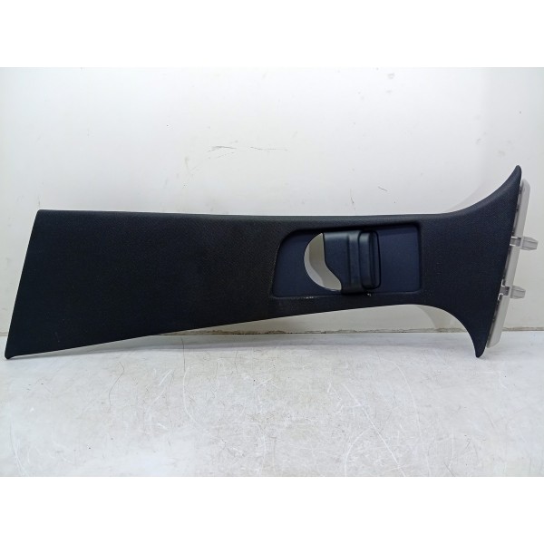 Moldura Coluna B Esquerda Mercedes C200 2015 A 2019