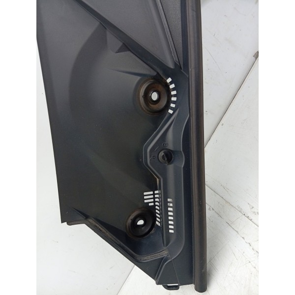 Grade Churrasqueira Esquerda Mercedes C180 2015 A 2019