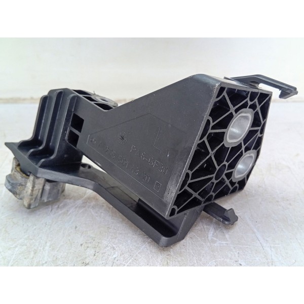 Suporte Parachoque Tras\esq Mercedes C180 2015 A 2019