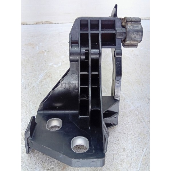 Suporte Parachoque Tras\esq Mercedes C180 2015 A 2019