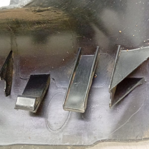 Protetor Paralama Traseiro Esquerdo Sandero 08/14 8200372602