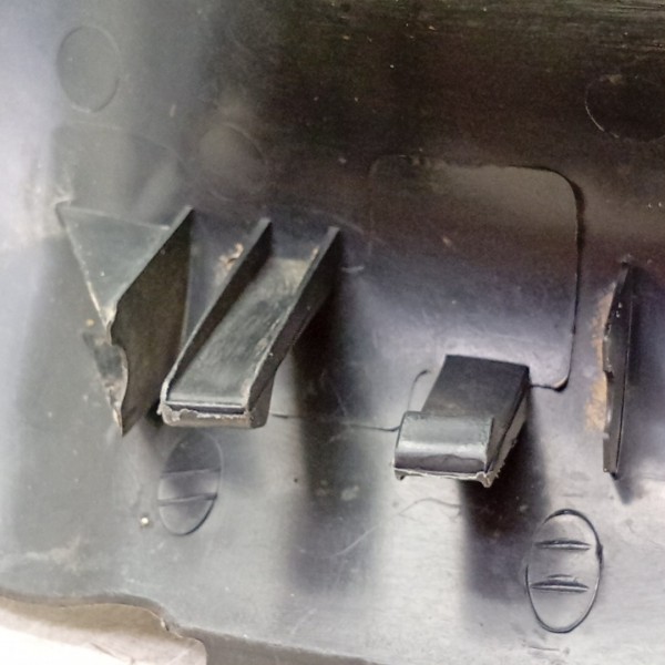 Protetor Paralama Traseiro Direito Sandero 08/14 8200372693