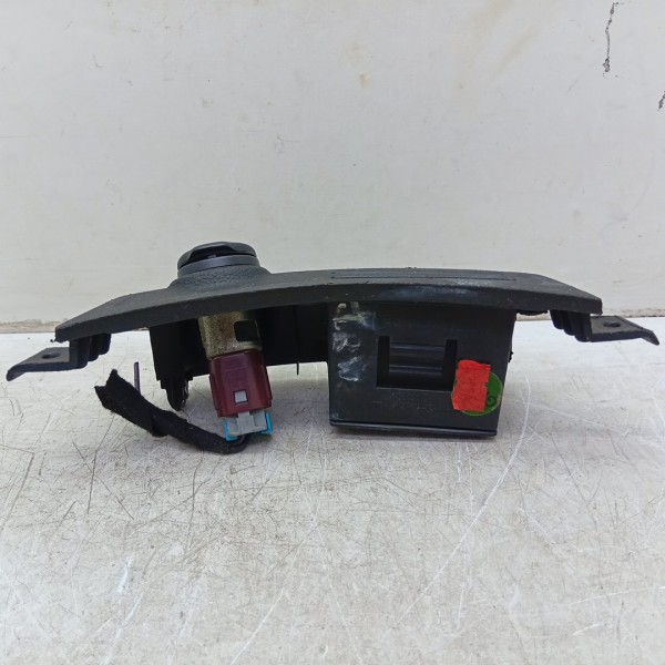 Moldura Com Acendedor 12v Onix/tracker 15/16 Avk60136