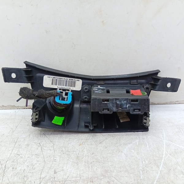 Moldura Com Acendedor 12v Onix/tracker 15/16 Avk60136