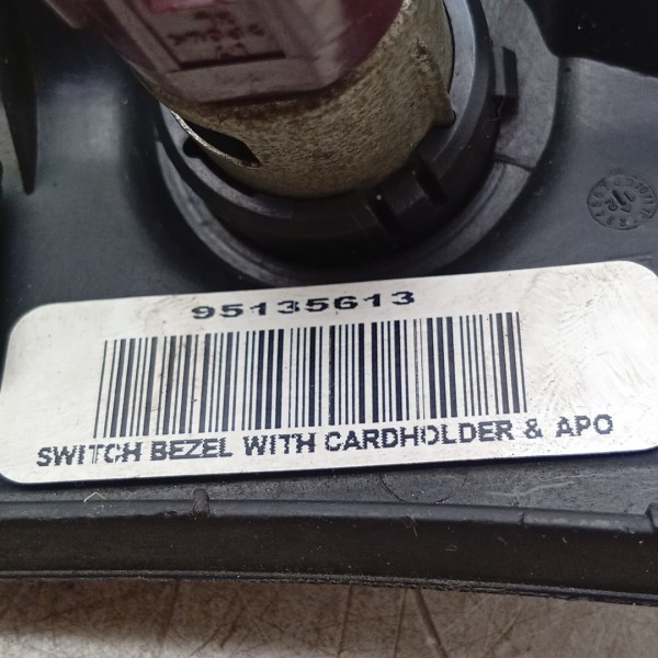 Moldura Com Acendedor 12v Onix/tracker 15/16 Avk60136