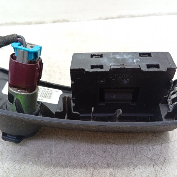 Moldura Com Acendedor 12v Onix/tracker 15/16 Avk60136