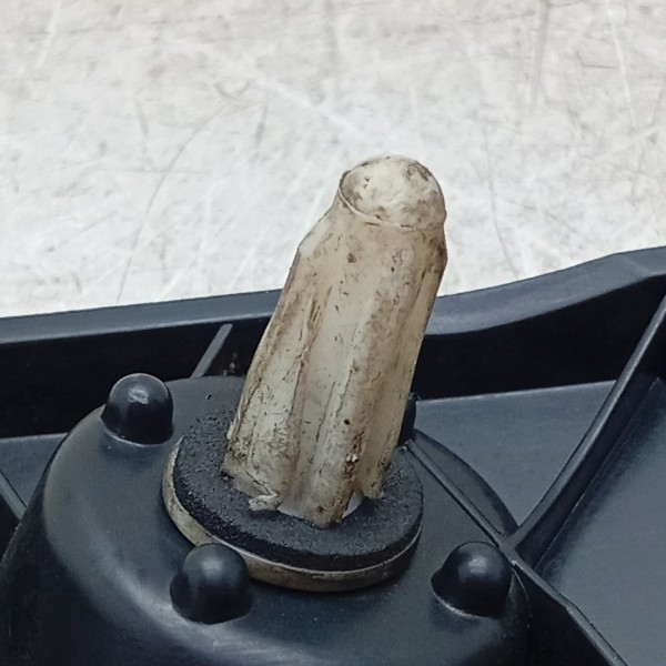 Suporte Guia Parachoque Tras\esq Ford Ka Sedan 2018 A 2023