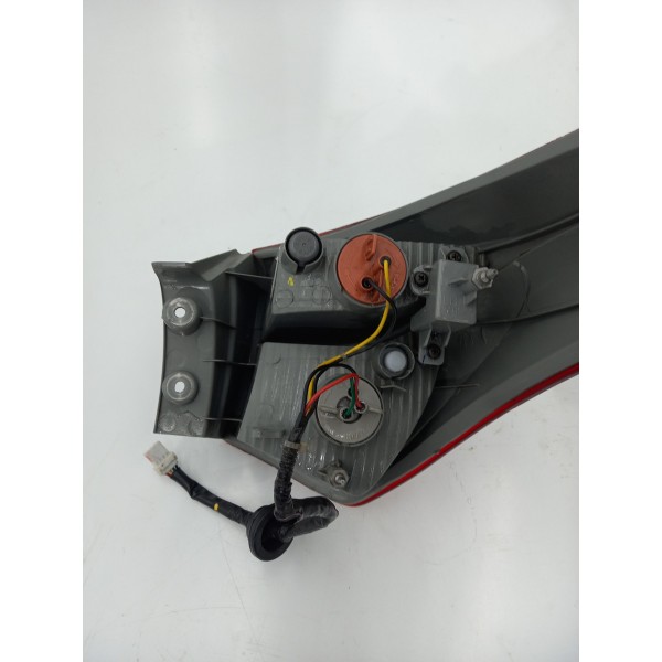 Lanterna Lateral Esquerda Hb20 C/soquete Hatch 2012 A 2016