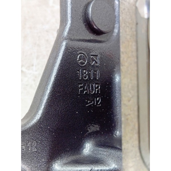 Dobradiça Dianteira Inferior Direita Mercades C180 2015 2019