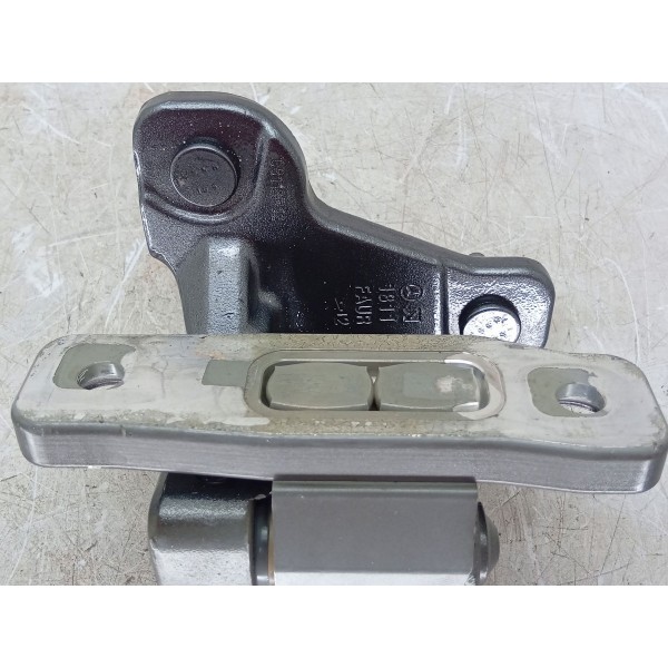 Dobradiça Dianteira Inferior Direita Mercades C180 2015 2019