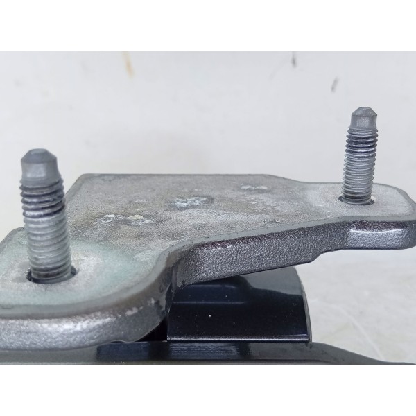 Dobradiça Dianteira Inferior Direita Mercades C180 2015 2019