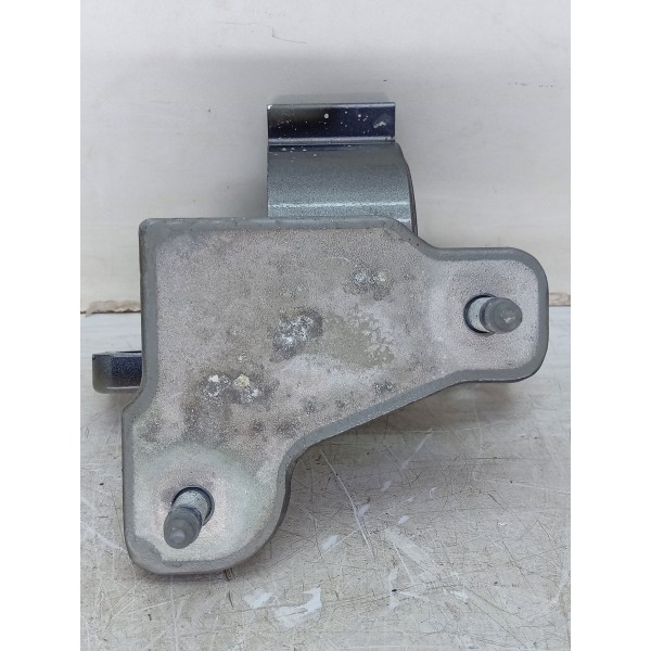 Dobradiça Dianteira Inferior Direita Mercades C180 2015 2019