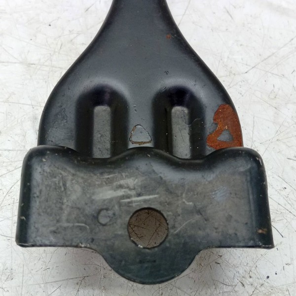 Trava Suporte Bateria Toyota Etios 2019 A  2024