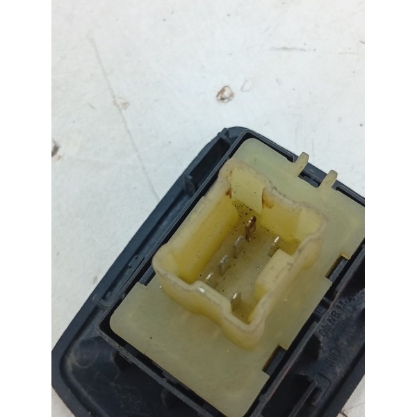 Botão Vidro Dianteiro Direito Renault Logan 2014 2015 A 2018