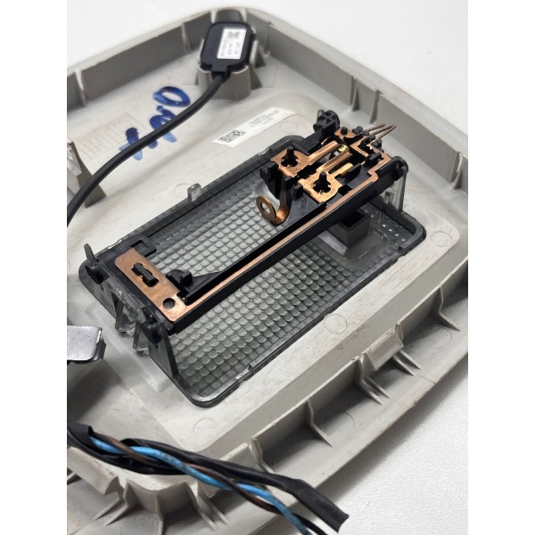 Lanterna Central Luz Teto E Moldura Chevrolet Onix 2012