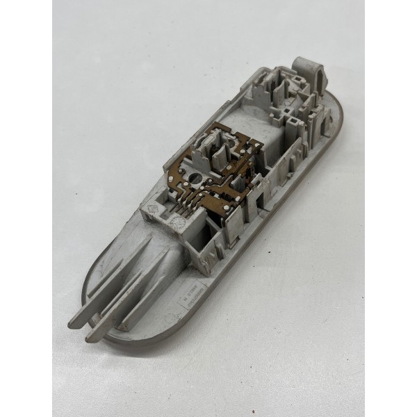 Luz Teto Cortesia Dianteira Nissan Versa 1.6 2014