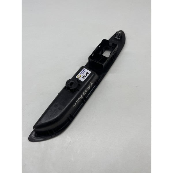 Moldura Botão Vidro Traseiro Direito Tracker 2019