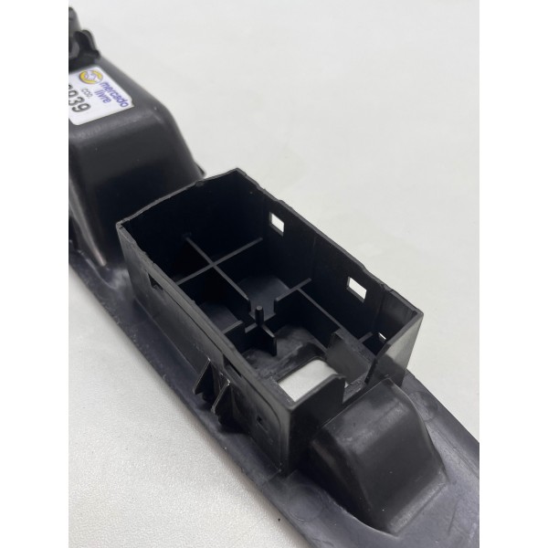 Moldura Botão Vidro Traseiro Direito Tracker 2019