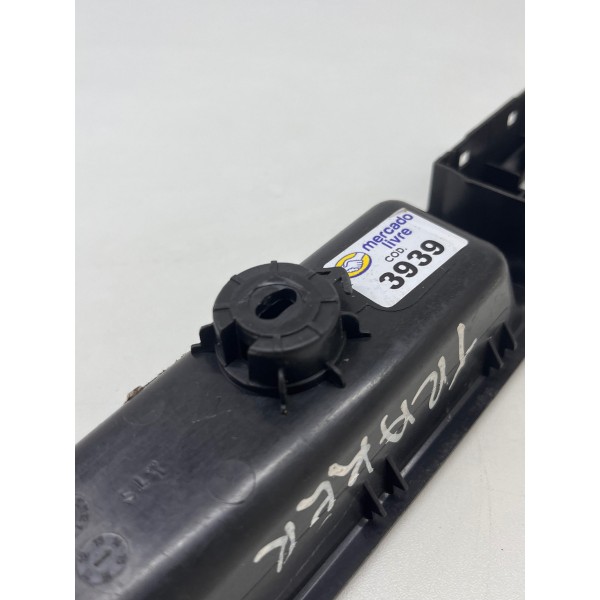 Moldura Botão Vidro Traseiro Direito Tracker 2019