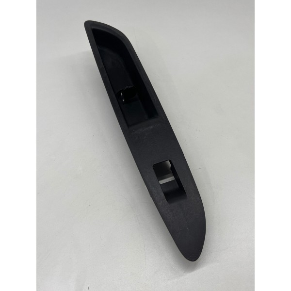 Moldura Botão Vidro Traseiro Direito Tracker 2019