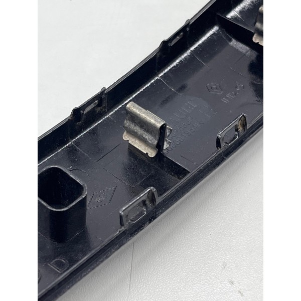 Acabamento Puxador Dianteiro Direito Renault Sandero 2007