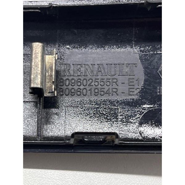 Acabamento Puxador Dianteiro Direito Renault Sandero 2007