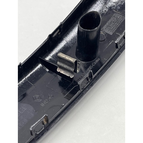 Acabamento Puxador Dianteiro Direito Renault Sandero 2007