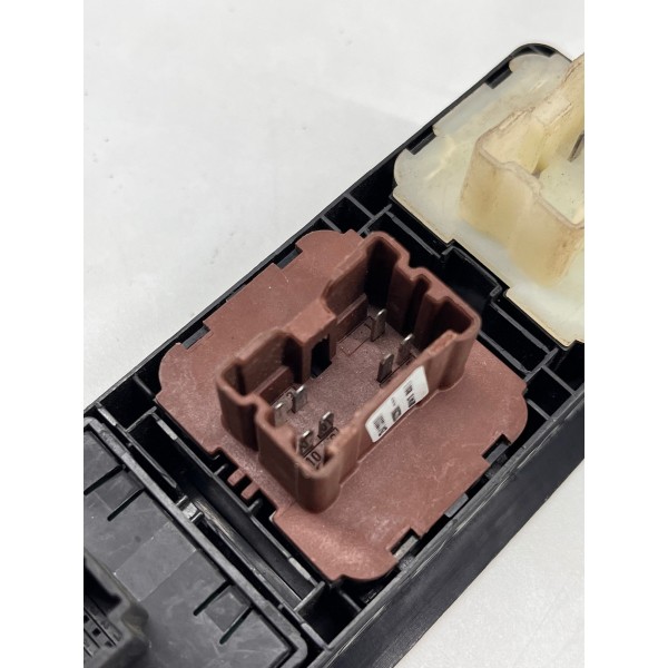 Botão Vidro Elétrico D/esq Renault Duster 2015 A 2019