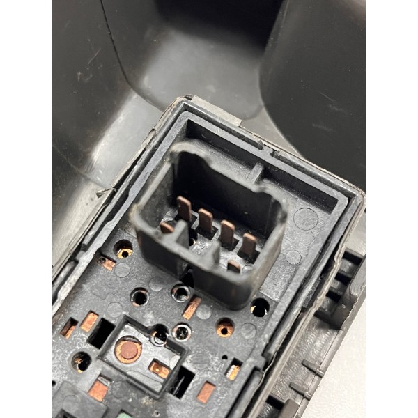 Botão Vidro Traseiro Direito Gm Spin 2012 A 2020